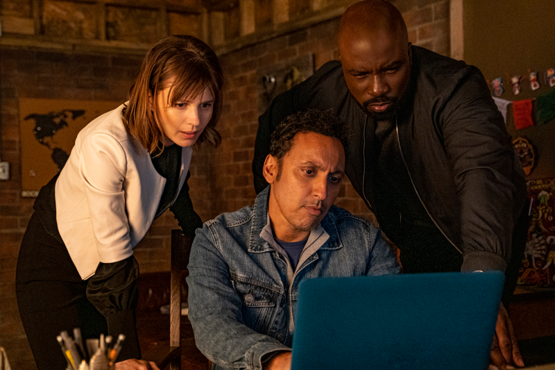 Kristen, Ben (Aasif Mandvi), and David do some Evil research.